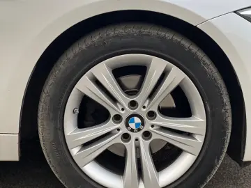 BMW Seria 3 318d Edition Luxury Line Purity