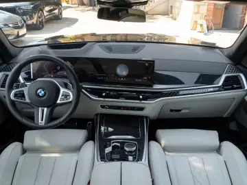 BMW X7 M60