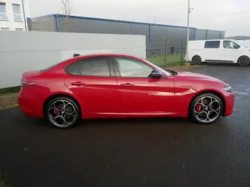 ALFA ROMEO Giulia COMPETIZIONE 2.0 TURBO 16V 280 PS AT8 Q4