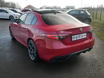 ALFA ROMEO Giulia COMPETIZIONE 2.0 TURBO 16V 280 PS AT8 Q4