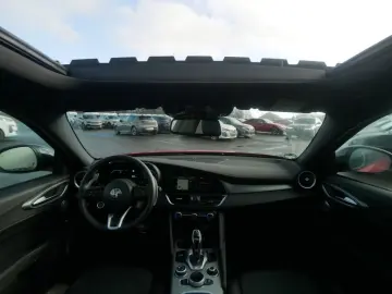 ALFA ROMEO Giulia COMPETIZIONE 2.0 TURBO 16V 280 PS AT8 Q4