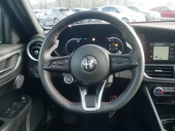 ALFA ROMEO Giulia COMPETIZIONE 2.0 TURBO 16V 280 PS AT8 Q4
