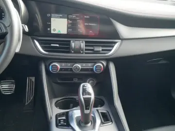 ALFA ROMEO Giulia COMPETIZIONE 2.0 TURBO 16V 280 PS AT8 Q4