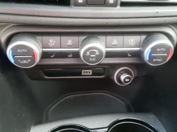 ALFA ROMEO Giulia COMPETIZIONE 2.0 TURBO 16V 280 PS AT8 Q4