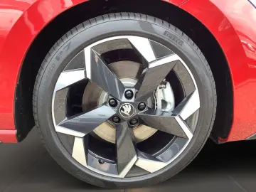 SKODA Superb 2.0 TDI DSG Sportline 4x4 ACC Matrix Navi