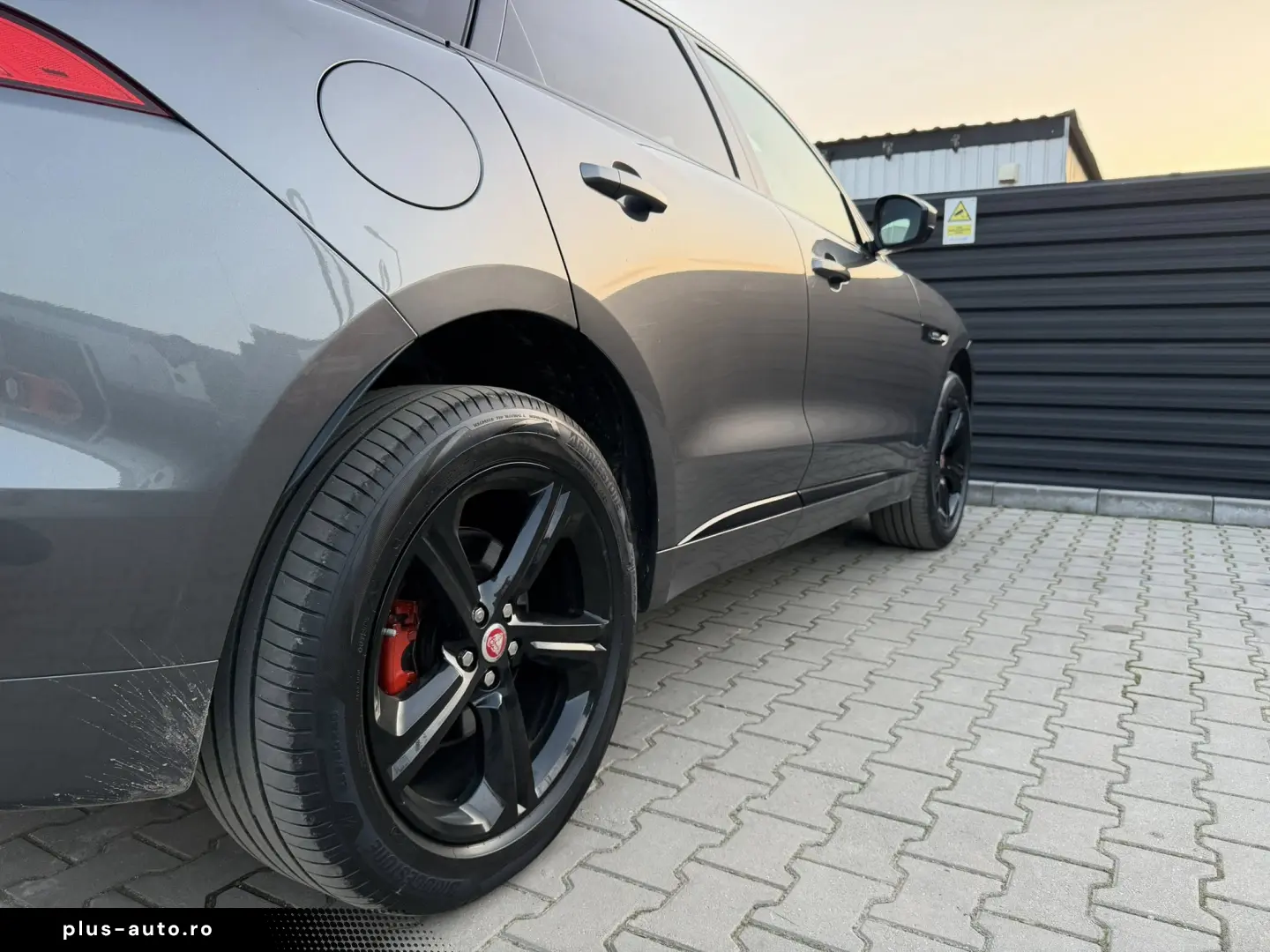 JAGUAR F - PACE 4 X 4