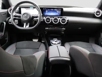 Mercedes-Benz CLA 180 Shooting Brake 7G-DCT AMG Line