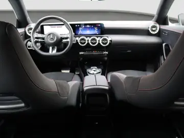 Mercedes-Benz CLA 180 Shooting Brake 7G-DCT AMG Line