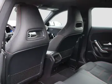 Mercedes-Benz CLA 180 Shooting Brake 7G-DCT AMG Line