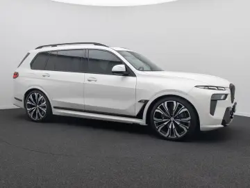 BMW X7 M60i xD 360 SkyLounge Individual