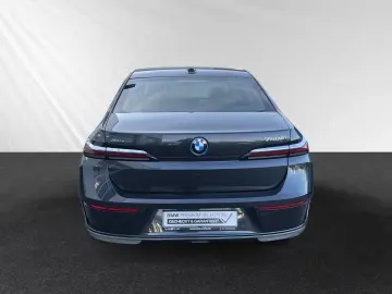 BMW 750 e xDrive TV-Fond-Entertainment Sky
