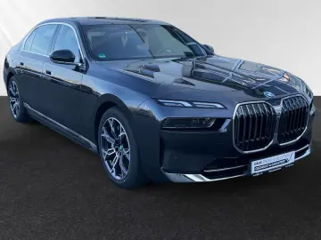 BMW 750 e xDrive TV-Fond-Entertainment Sky