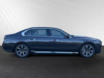 BMW 750 e xDrive TV-Fond-Entertainment Sky