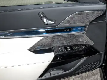 BMW 740 d xDrive M Sport PANO ACC 360