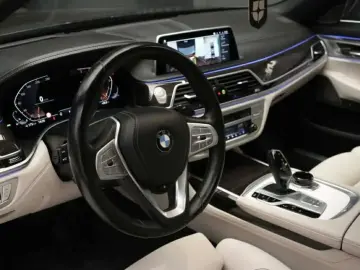 BMW 740