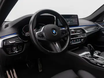 BMW 540i xD M Sport H K Kamera HUD DAB AHK Komfort