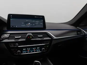 BMW 540i xD M Sport H K Kamera HUD DAB AHK Komfort