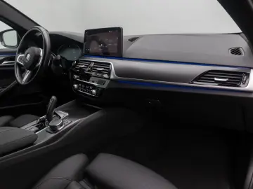 BMW 540i xD M Sport H K Kamera HUD DAB AHK Komfort