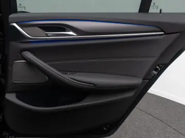 BMW 540i xD M Sport H K Kamera HUD DAB AHK Komfort