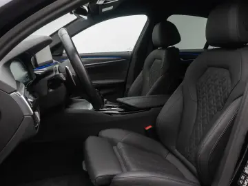 BMW 540i xD M Sport H K Kamera HUD DAB AHK Komfort