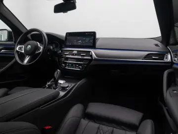 BMW 540i xD M Sport H K Kamera HUD DAB AHK Komfort