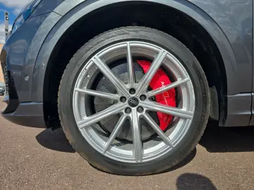 AUDI RS Q8 AHK PANO KERAMIK LEDER UPE 175T