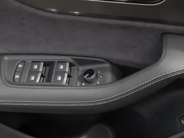 AUDI RSQ8 TFSI Q BLACK-OPTIK KERAMIK 360  HD-MATRIX B