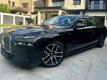 BMW i7