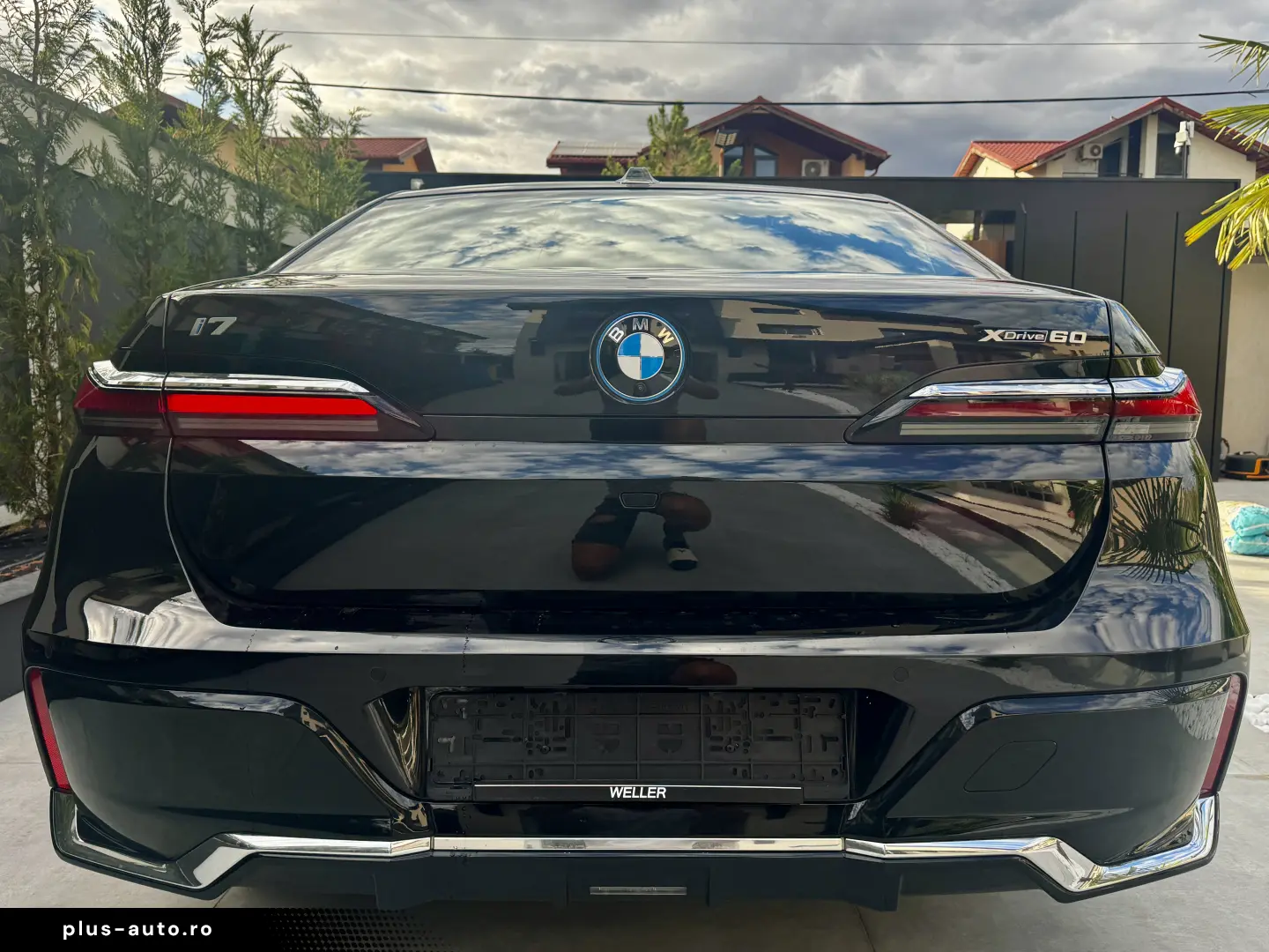 BMW i7
