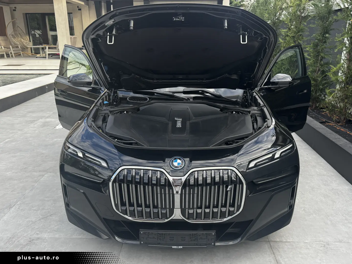 BMW i7