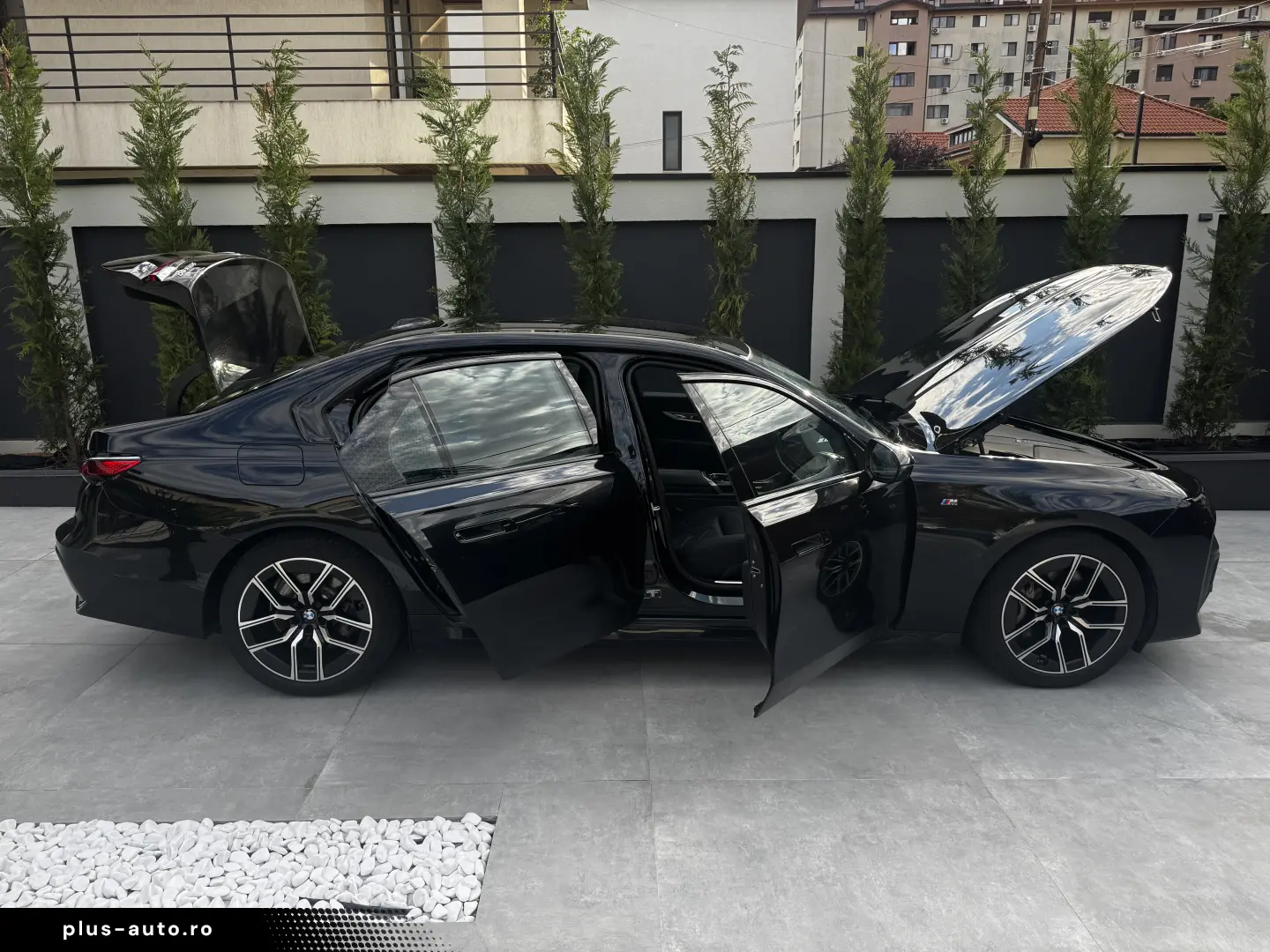 BMW i7