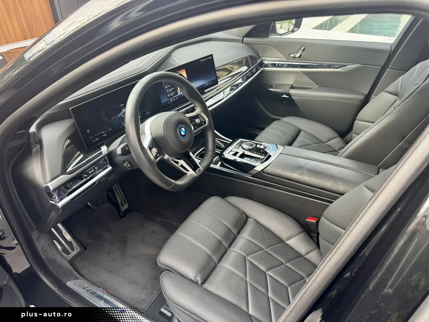 BMW i7