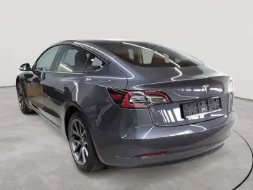 TESLA Model 3 RWD