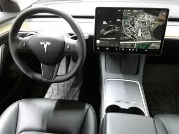 TESLA Model 3 RWD