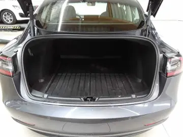 TESLA Model 3 RWD