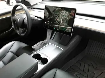 TESLA Model 3 RWD
