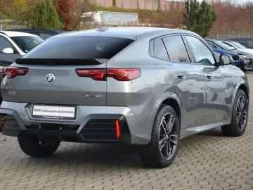 BMW X2 sDrive20i IconicGlow360