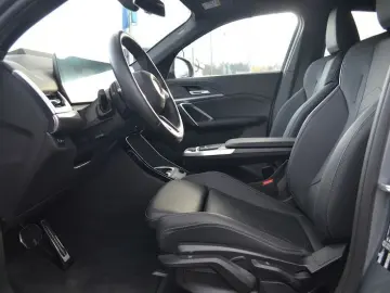 BMW X2 sDrive20i IconicGlow360