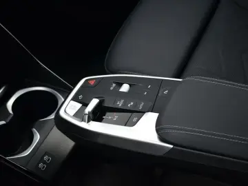 BMW X2 sDrive20i IconicGlow360