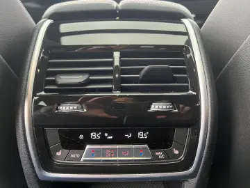 BMW X6 M60i B&W 360Kamera StandH AHK