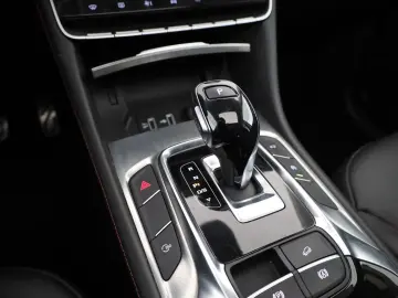 MG HS 1.5 T-GDI Luxury Automat