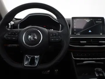 MG HS 1.5 T-GDI Luxury Automat