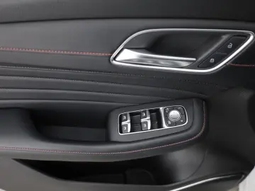 MG HS 1.5 T-GDI Luxury Automat