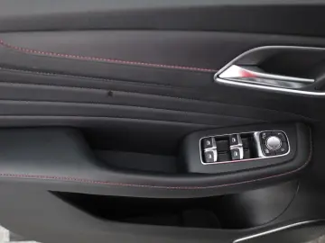 MG HS 1.5 T-GDI Luxury Aut. LED ACC Navi 360  Pano