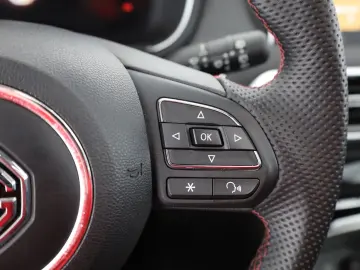 MG HS 1.5 T-GDI Luxury Aut. LED ACC Navi 360  Pano