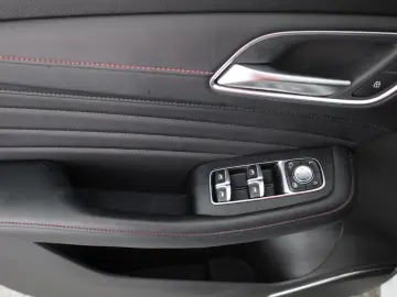 MG HS 1.5 T-GDI Luxury Aut. LED ACC Navi 360  Pano