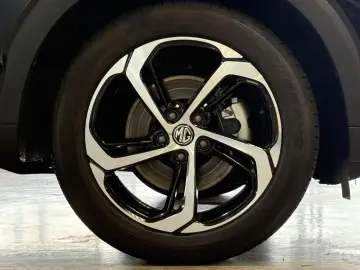 MG HS 1 5T-GDI Autom LUXURY 360  Pano LED Navi