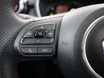 MG HS 1.5 T-GDI Luxury Aut. LED ACC Navi 360  Pano