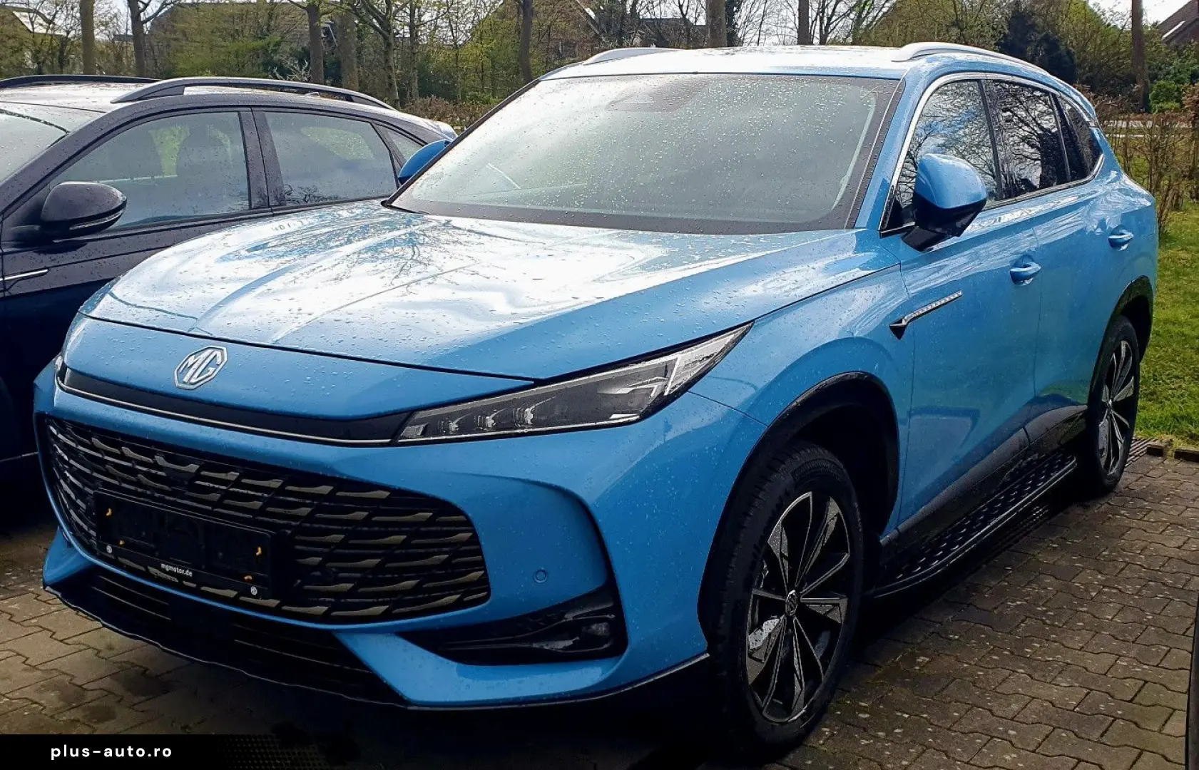 MG HS PHEV Luxury Arctic Blue Sidestep Top! PlugIn