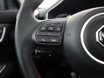 MG HS 1.5 T-GDI Luxury Aut. LED ACC Navi 360  Pano